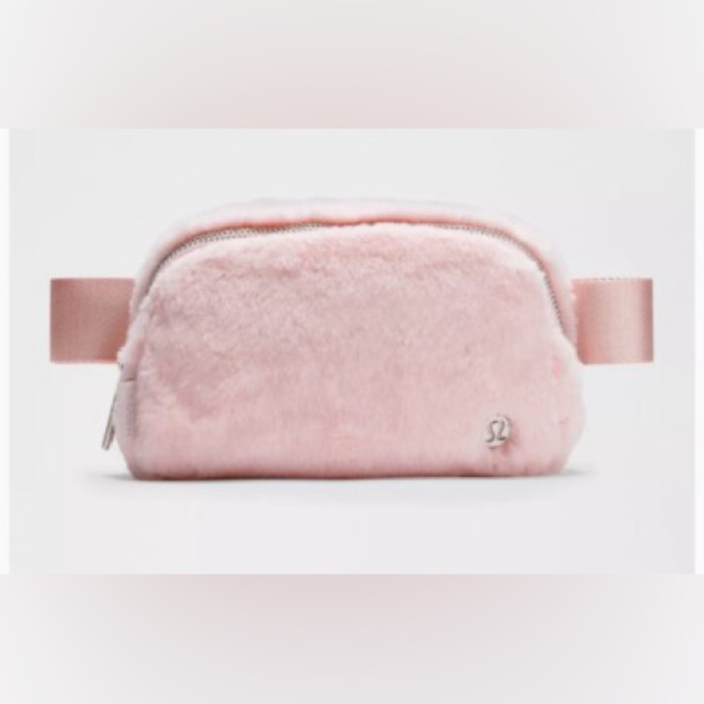 Lululemon Everywhere Belt Bag Plush Fleece- Strawberry Milkshake